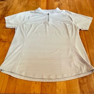 Women’s golf shirt with  3/4 zip